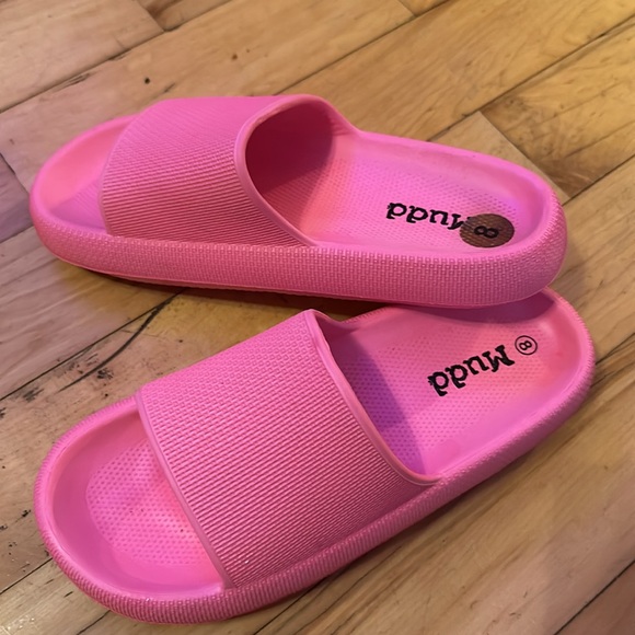 Mudd Women's Slide Sandals Fuchsia Size 8 - Picture 3 of 5